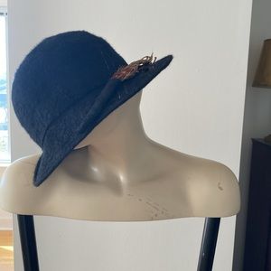 Vintage Fur Hat w Feather